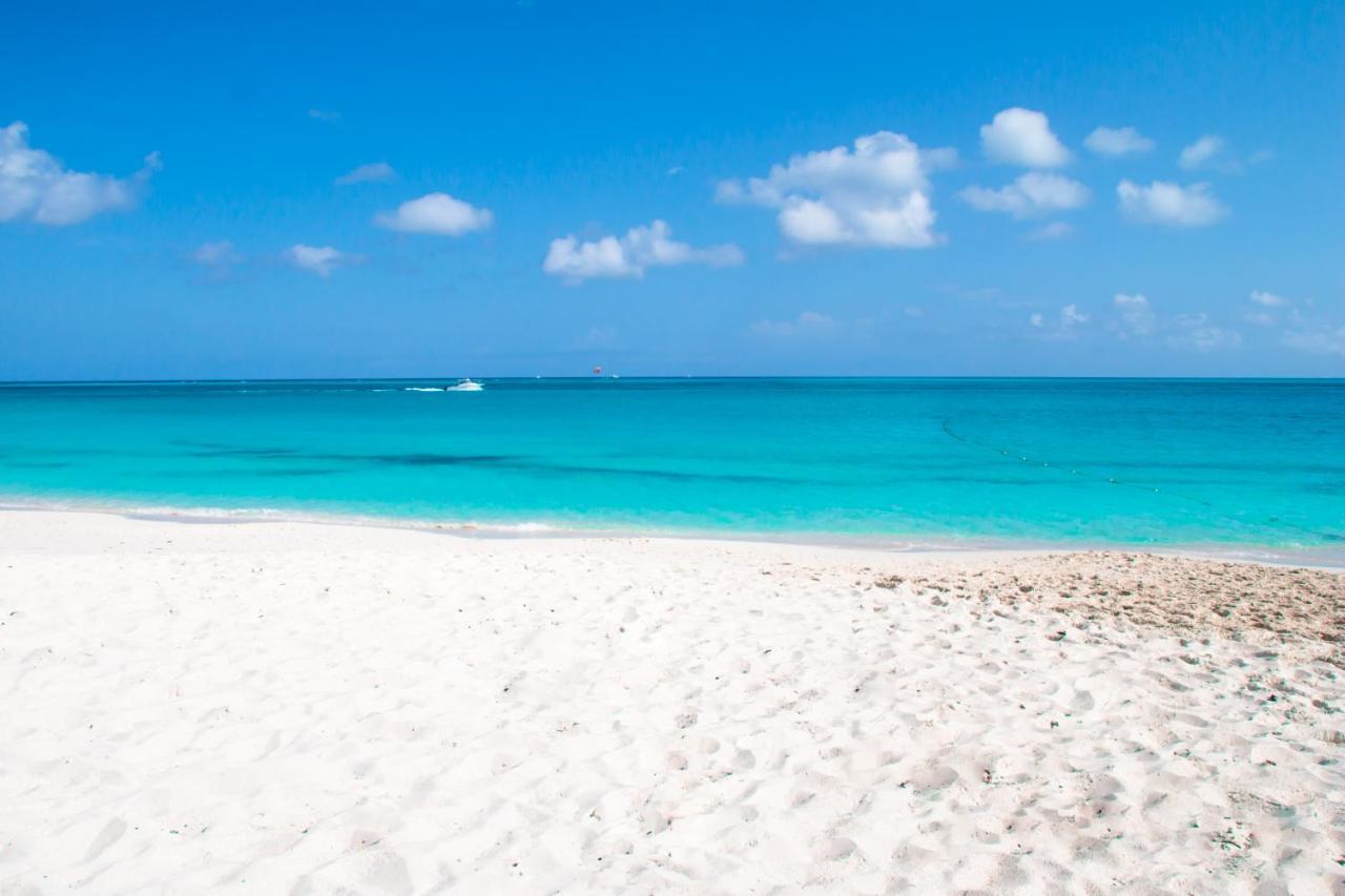 Grace Bay Place Hotel Exterior foto